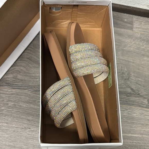 Elegant Tan and Silver Women's Slide Sandals Rhinestone sandals XOXO - Picture 2 of 6